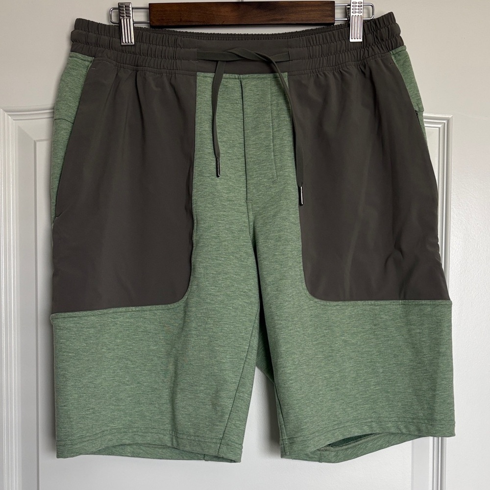 Lululemon City Commute French Terry Shorts Heathered Green Haze/Grey Sage.